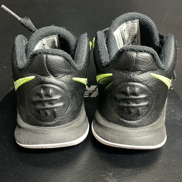 Boys Nike Kyrie Flytrap 3 Basketball Shoes Size 11C - Picture 4 of 13